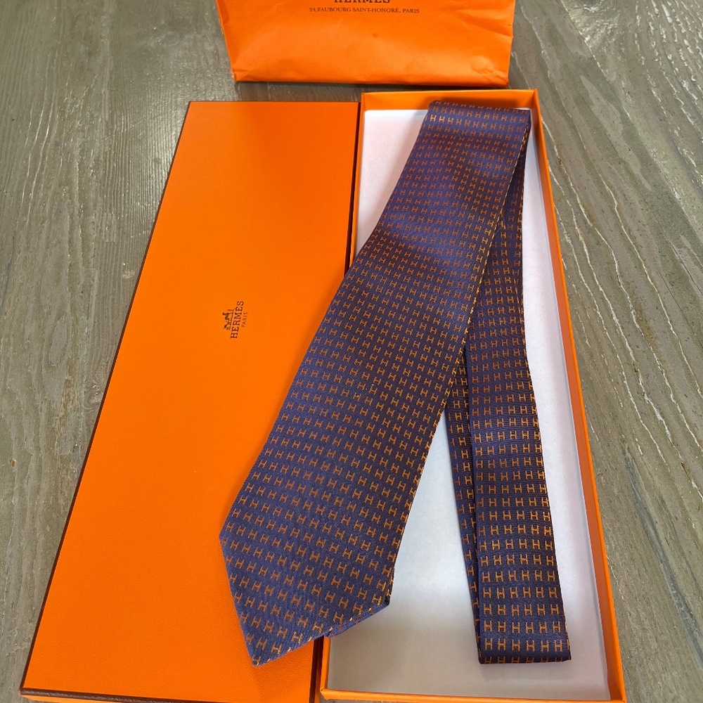 Hermès purple and gold silk tie ( with tag + box + bag )